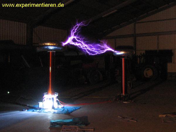  Bildname: a_Tesla06.jpg 
 Breite: 909 Pixel 
 Höhe: 682 Pixel 
 Grösse: 295 kB 