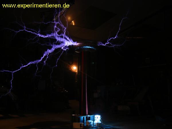  Bildname: a_Tesla09.jpg 
 Breite: 819 Pixel 
 Höhe: 614 Pixel 
 Grösse: 130 kB 