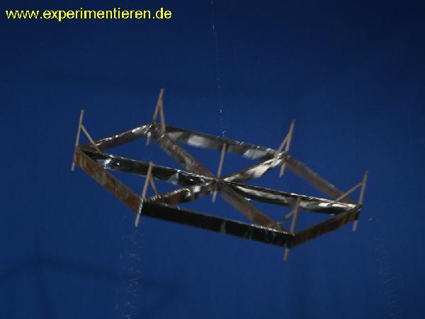 Bildname: e_Ufo1.jpg 
 Breite: 816 Pixel 
 Höhe: 612 Pixel 
 Grösse: 160 kB 