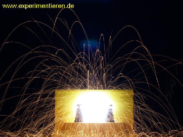  Bildname: f_Drahtexplosion1.jpg 
 Breite: 816 Pixel 
 Höhe: 612 Pixel 
 Grösse: 310 kB 