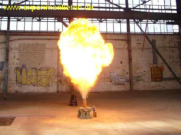  Bildname: z_Staubexplosion1.jpg 
 Breite: 640 Pixel 
 Höhe: 480 Pixel 
 Grösse: 131 kB 